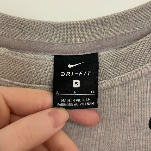 Nike DRI-FIT Women’s Grey Split Hem Sweatshirt SIZE SMALL - Picture 4 of 6